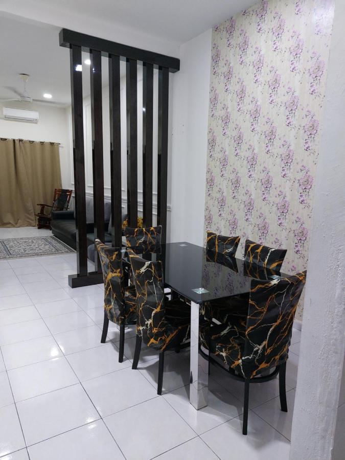 Pelangi Homestay Bota Экстерьер фото