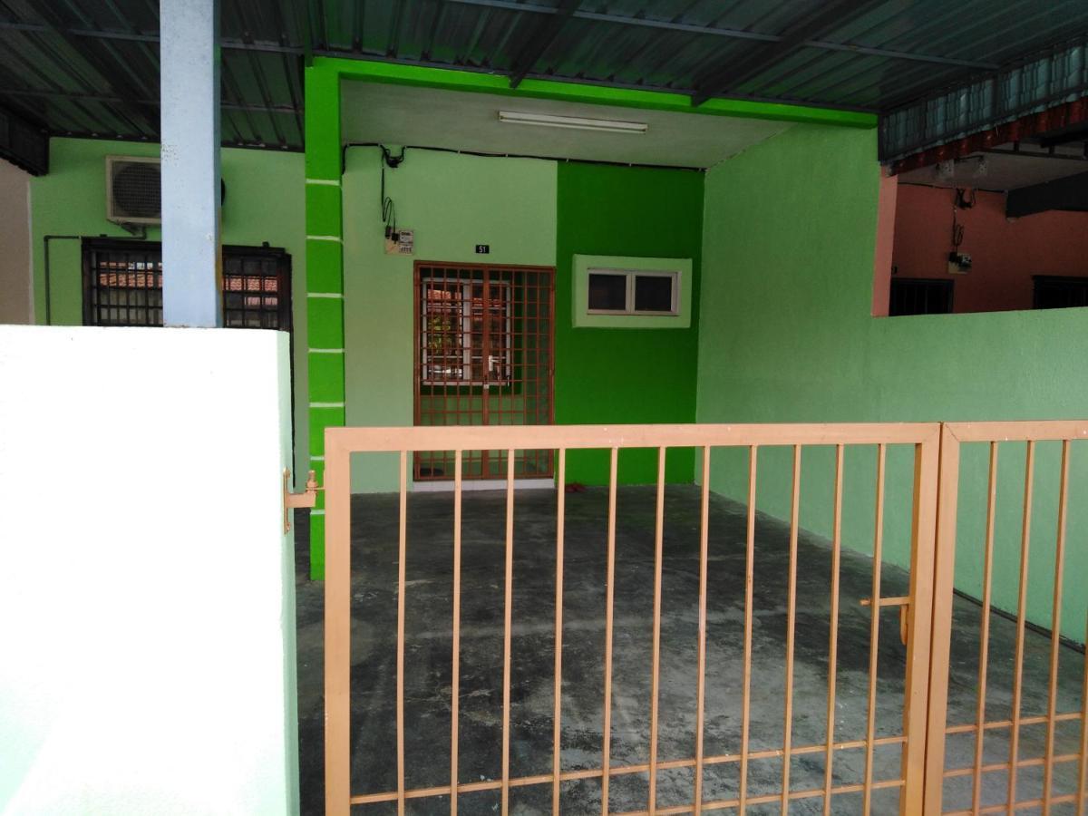 Pelangi Homestay Bota Экстерьер фото