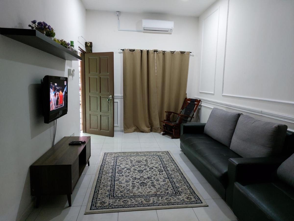 Pelangi Homestay Bota Экстерьер фото